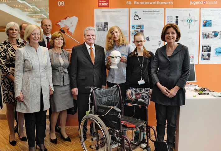  in Bundespräsident Gauck kürt Jugend forscht Bundessieger 2015 (FOTO)