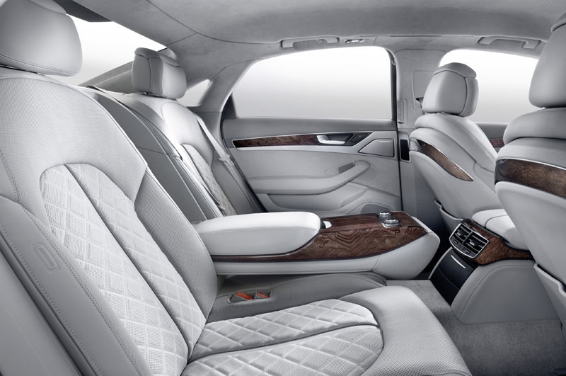 A8090039 in Kurz angefahren : Audi A8 4,2 FSI | Des Transporters neue Kutsche