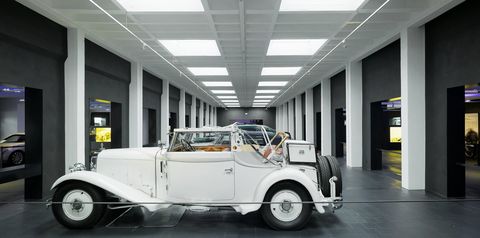 2010130068 0003 in Maybach-Museum im historischen Rahmen