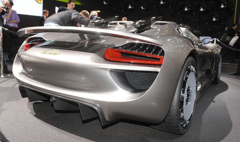 Porsche-918-2 in Porsche 918 Spyder geht in Serie