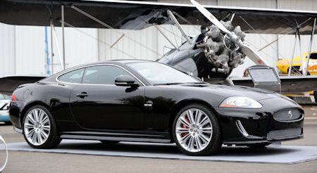 Jaguar XKR 175 2 in Jaguar XKR175 Coupé: Zum Geburtstag eine scharfe Mieze-Katze