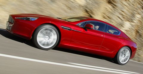 Aston-martin-rapide in Aston Martin Rapide fährt mit Bridgestone Potenza