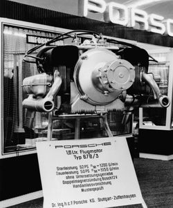 IAA-in-Frankfurt-1957 in Pützer Elster B wirbt für das Porsche-Museum