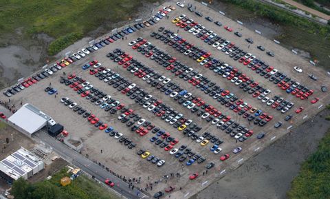 MX-5 Guinness Weltrekord 8 in Weltrekord in Essen: 459 Mazda MX-5 in einer Reihe