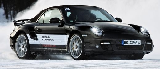 Porsche-911-survolt in Extreme Bedingungen beim Porsche-Wintertraining