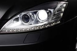 Mercedes-xenon-1 in Mercedes-Benz mit hellerem Xenonlicht