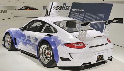 Facebook-porsche-911-gt3-r-hybrid-1 in Facebook-Porsche 911 GT3 R Hybrid im Museum