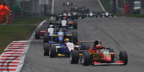 Formel-aci-csai-abarth in Heißes Sondermodell: Abarth 695 Tributo Ferrari