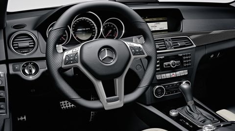 Mercedes-amg-c-63-innen-1 in Mercedes-Benz C 63 AMG kommt mit frischer Technik