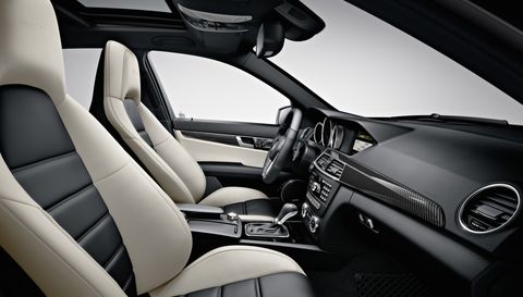 Mercedes-amg-c-63-innen-2 in Mercedes-Benz C 63 AMG kommt mit frischer Technik