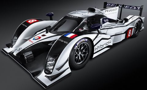 Peugeot-908-hybrid4-3 in Peugeot 908 HYbrid4: Peugeot präsentiert Hybrid-Rennwagen