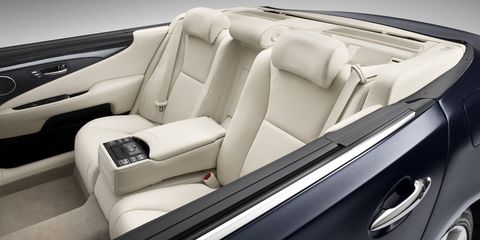 Lexus-LS-600h-L-Landaulet-3 in Lexus LS 600h L Landaulet für Fürst Albert II. und Charlene Wittstock