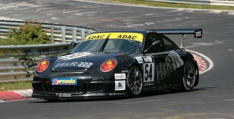 Porsche-911-gt3-cup-s in Sascha Bert mit Jürgen Alzen Motorsport im Porsche beim 24-Stunden-Rennen