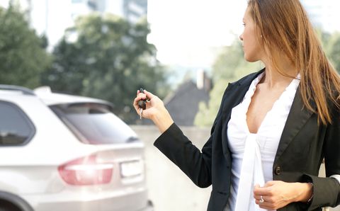 Autofahrerin in Die schlechtesten Autofahrer 2011 kommen aus Italien