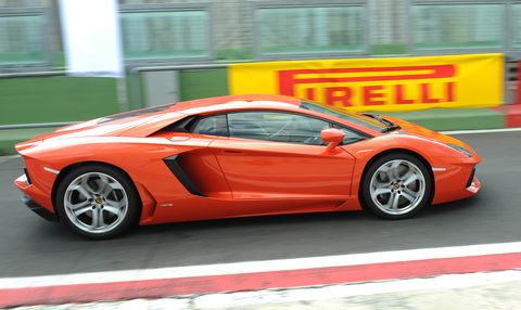 Lamborghini-Aventador-LP700-4-3 in 