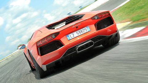 Lamborghini-Aventador-LP700-4-b in 