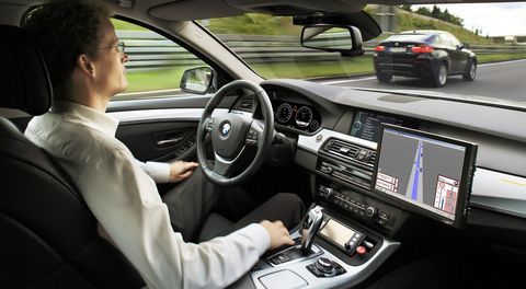 Dr-Nico-Kaempchen-bei-der-Testfahrt in Forschung: 5er BMW fährt alleine
