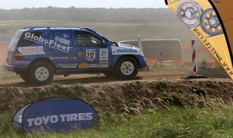 Ellen-lohr-mercedes-m-klasse in Ellen Lohr und Co. meistern 24h-Offroad-Rennen in Schwerin