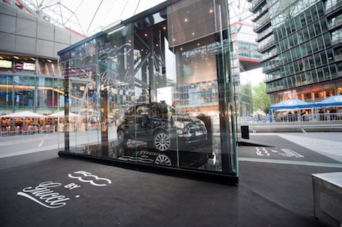 Fiat500C-by-Gucci Sony-Center-4 in Der Fiat 500C by Gucci