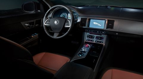 Jaguar-xf-2012-5 in Jaguar XF: Gelungenes Facelift, Downsizing im Motorraum