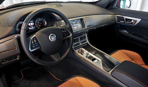 Jaguar-xf-2012-6 in Jaguar XF: Gelungenes Facelift, Downsizing im Motorraum